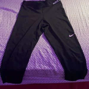 Nike women’s Capri leggings—size large